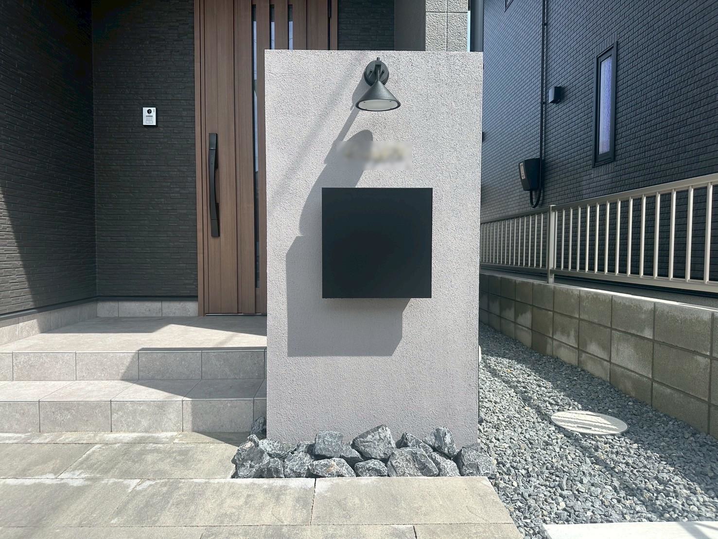 シンプルモノトーン 門柱に思いを込めて 新築外構工事